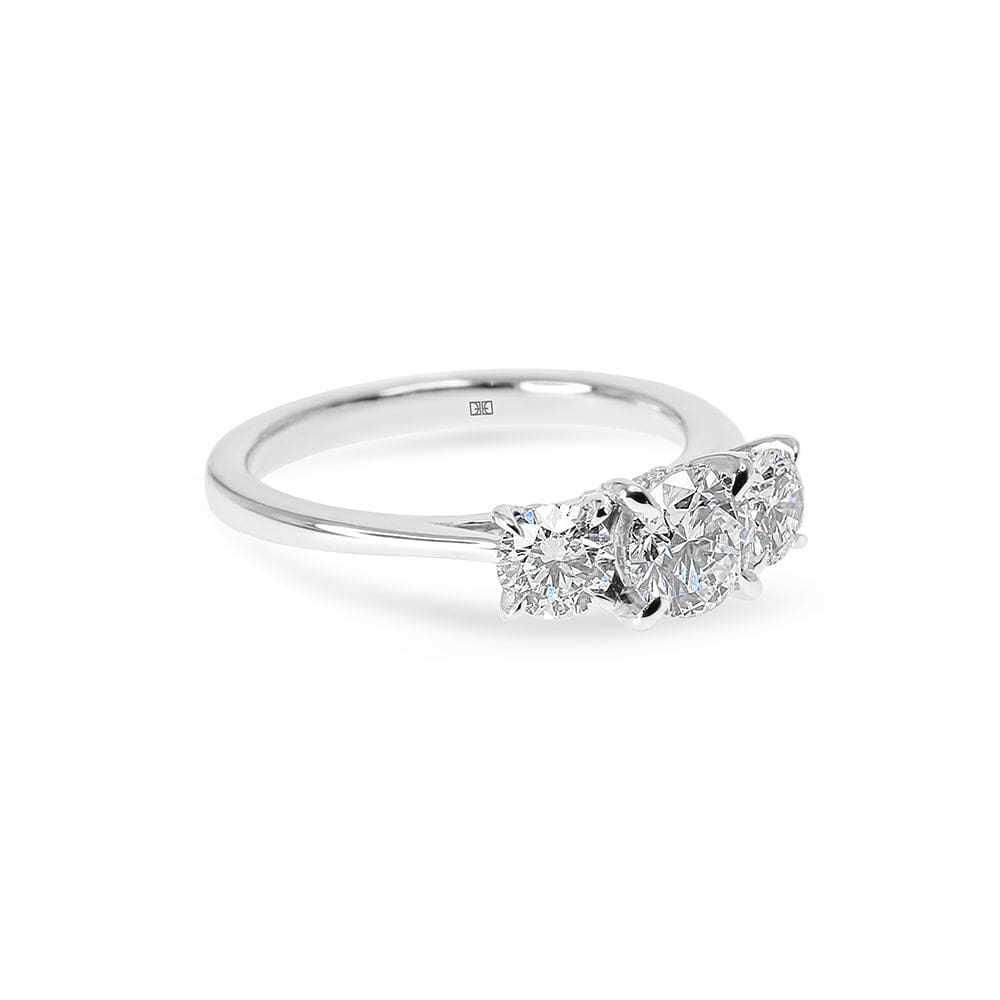 海伦娜三石戒指圆形钻石订婚戒指