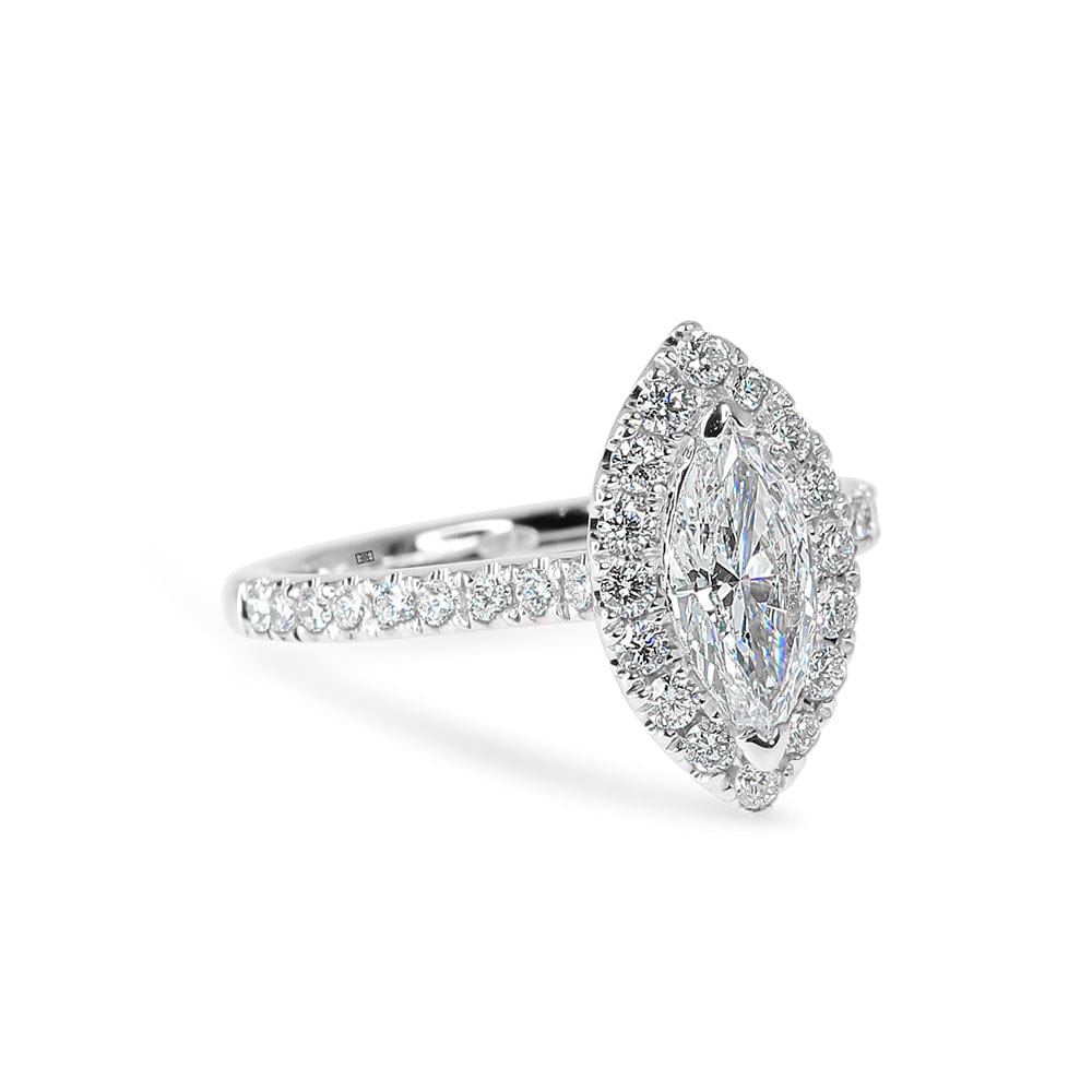 艾伯塔榄尖形切割钻石光环和辅石订婚戒指